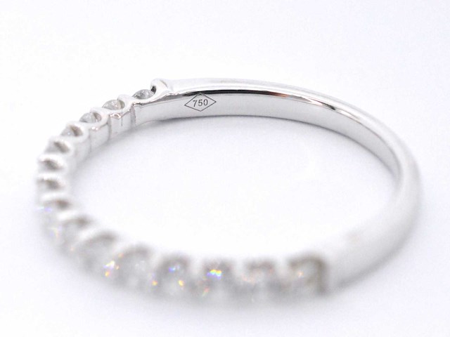 Witgouden rijring met briljant geslepen diamanten - afbeelding 2 van  10