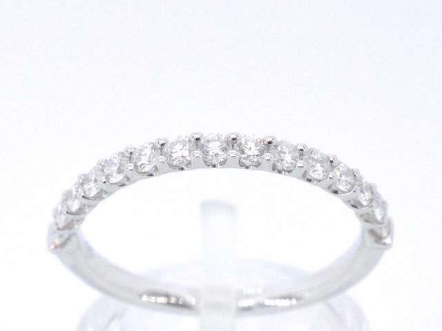 Witgouden rijring met briljant geslepen diamanten - afbeelding 1 van  10