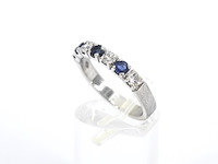 Witgouden rijring met diamant en saffier - afbeelding 4 van  8