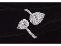 Witgouden rijring met pearshape en briljant geslepen diamanten 1.25 carat - afbeelding 2 van  12