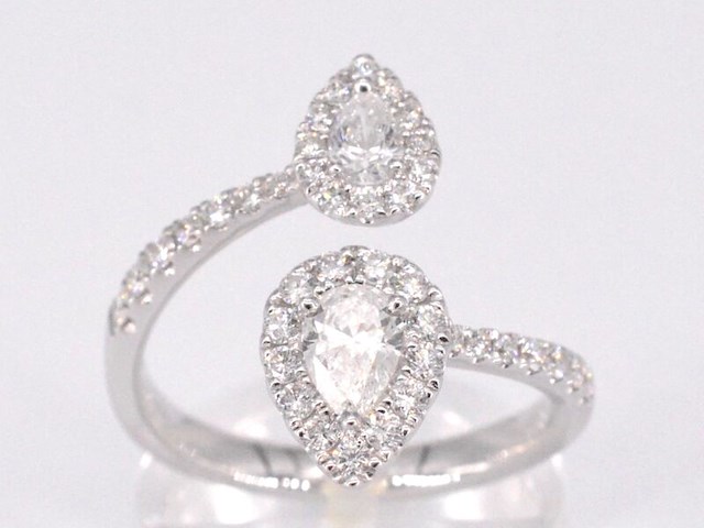 Witgouden rijring met pearshape en briljant geslepen diamanten 1.25 carat - afbeelding 1 van  12