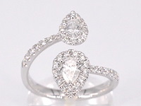 Witgouden rijring met pearshape en briljant geslepen diamanten 1.25 carat