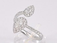 Witgouden rijring met pearshape en briljant geslepen diamanten 1.25 carat - afbeelding 7 van  12