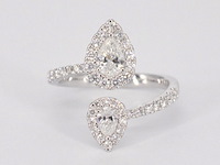 Witgouden rijring met pearshape en briljant geslepen diamanten 1.25 carat - afbeelding 9 van  12