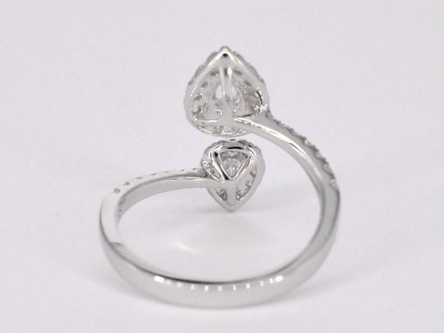 Witgouden rijring met pearshape en briljant geslepen diamanten 1.25 carat - afbeelding 10 van  12