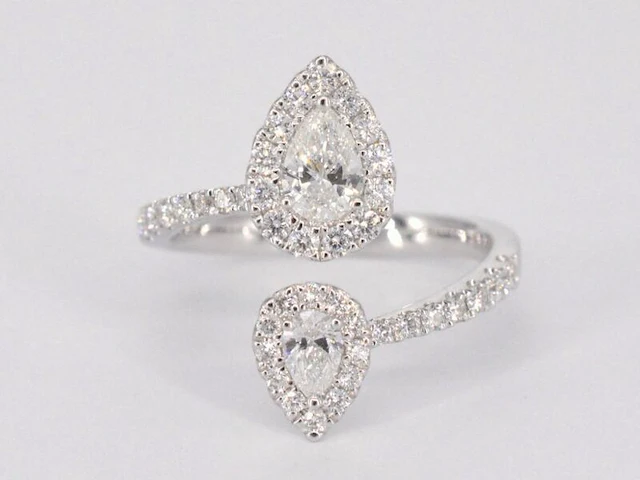 Witgouden rijring met pearshape en briljant geslepen diamanten 1.25 carat - afbeelding 9 van  12