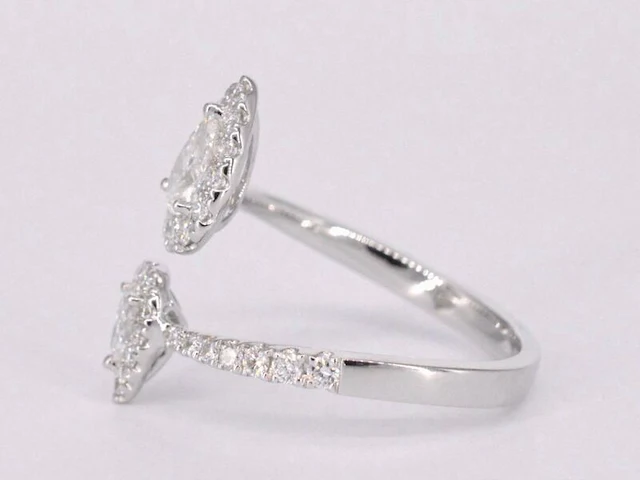 Witgouden rijring met pearshape en briljant geslepen diamanten 1.25 carat - afbeelding 11 van  12