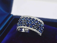 Witgouden rijring met saffieren en diamanten - afbeelding 1 van  8