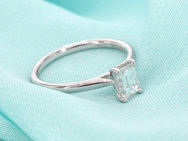 Witgouden ring 18 carat met emerald geslepen diamant gia gecertificeerd - afbeelding 6 van  10