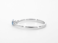 Witgouden ring blauwe diamant - afbeelding 6 van  9
