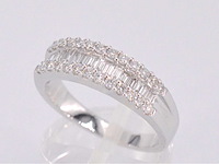 Witgouden ring met briljant en baguette diamanten - afbeelding 9 van  10