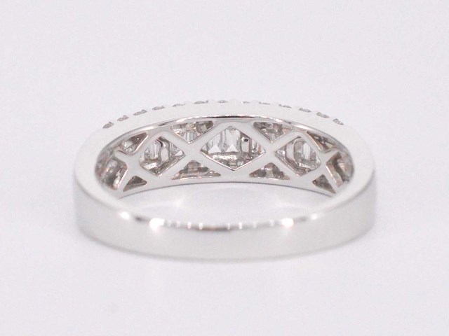Witgouden ring met briljant en baguette diamanten - afbeelding 7 van  10