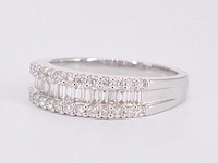 Witgouden ring met briljant en baguette diamanten - afbeelding 8 van  10