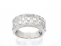 Witgouden ring met briljant en baguette gespelen diamanten - afbeelding 1 van  10