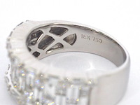 Witgouden ring met briljant en baguette gespelen diamanten - afbeelding 9 van  10