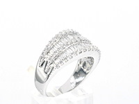 Witgouden ring met briljant en baguettes diamanten - afbeelding 7 van  12