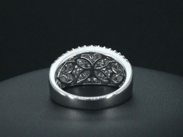 Witgouden ring met briljant en baguettes diamanten - afbeelding 5 van  5