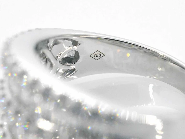 Witgouden ring met briljant en baguettes diamanten - afbeelding 2 van  10