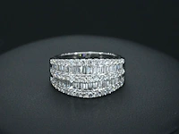 Witgouden ring met briljant en baguettes diamanten - afbeelding 5 van  10