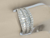 Witgouden ring met briljant en baguettes diamanten - afbeelding 3 van  10