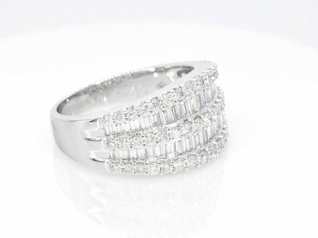 Witgouden ring met briljant en baguettes diamanten - afbeelding 10 van  10