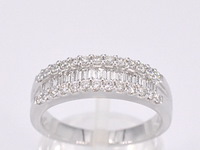 Witgouden ring met briljant en baguettes - afbeelding 1 van  11