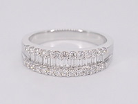 Witgouden ring met briljant en baguettes - afbeelding 8 van  11