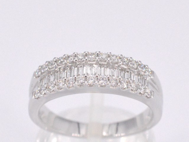 Witgouden ring met briljant en baguettes - afbeelding 1 van  11