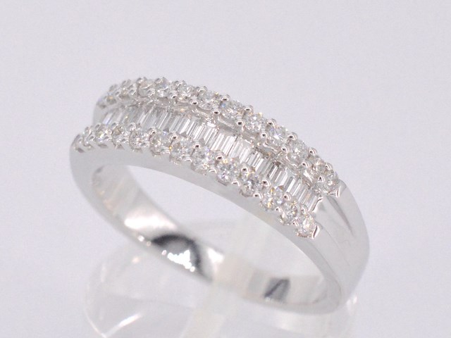 Witgouden ring met briljant en baguettes - afbeelding 6 van  11