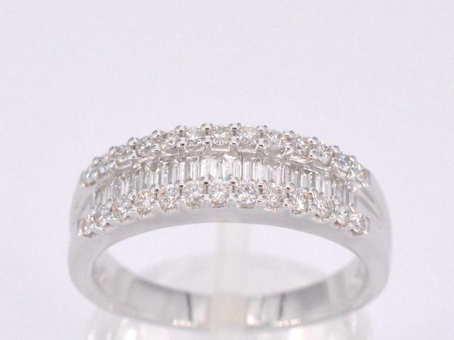 Witgouden ring met briljant en baguettes - afbeelding 1 van  11