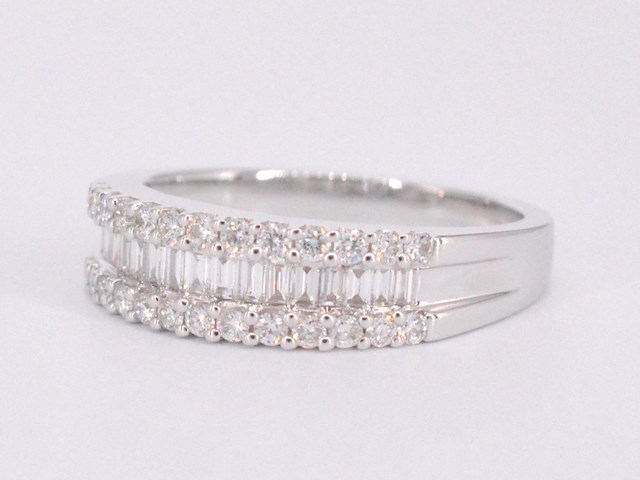 Witgouden ring met briljant en baguettes - afbeelding 10 van  11