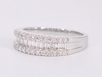 Witgouden ring met briljant en baguettes - afbeelding 10 van  11