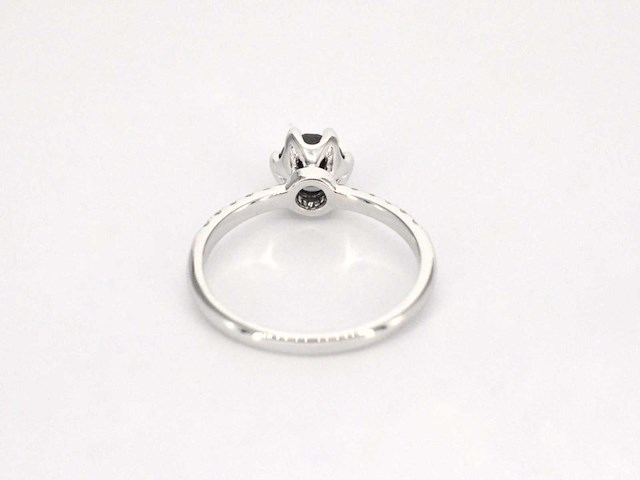 Witgouden ring met briljant geslepen zwarte diamant en witte diamanten - afbeelding 9 van  10