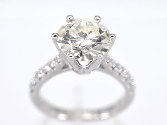 Witgouden ring met diamant met een briljant geslepen diamant van 2.50 carat - afbeelding 1 van  7