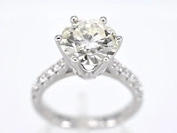 Witgouden ring met diamant met een briljant geslepen diamant van 2.50 carat