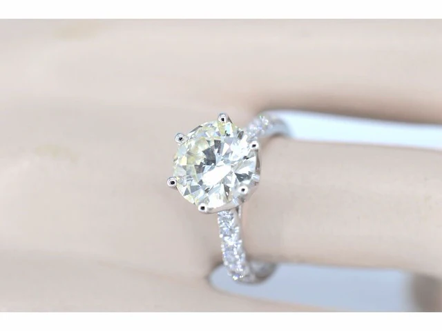 Witgouden ring met diamant met een briljant geslepen diamant van 2.50 carat - afbeelding 2 van  7