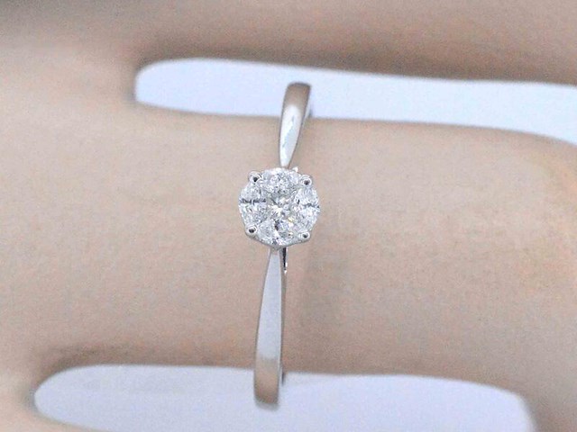 Witgouden ring met diamant - afbeelding 4 van  11