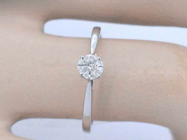 Witgouden ring met diamant - afbeelding 4 van  11