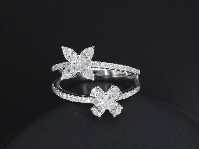 Witgouden ring met diamanten 1.30 carat - afbeelding 1 van  10