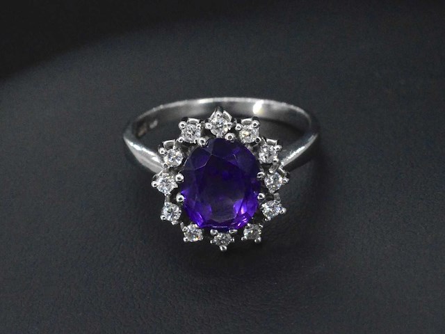 Witgouden ring met diamanten en amethist - afbeelding 7 van  8