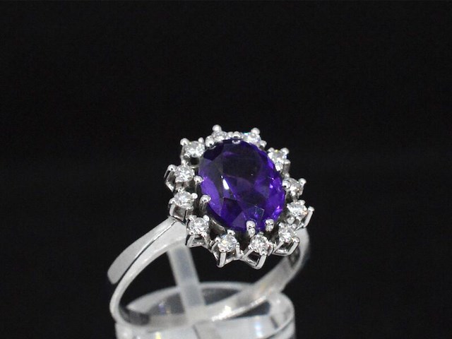 Witgouden ring met diamanten en amethist - afbeelding 4 van  9