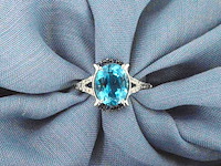 Witgouden ring met diamanten en edelstenen - afbeelding 1 van  12