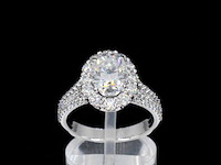 Witgouden ring met diamanten en een 2.11 carat oval shape - afbeelding 1 van  7