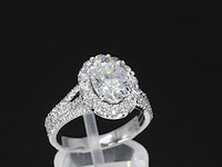Witgouden ring met diamanten en een 2.11 carat oval shape - afbeelding 4 van  6