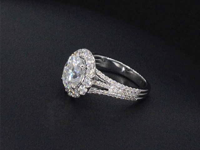 Witgouden ring met diamanten en een 2.11 carat oval shape - afbeelding 5 van  6
