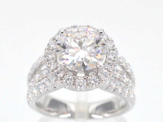 Witgouden ring met diamanten en een briljant geslepen diamant van 3.00 carat - afbeelding 1 van  11