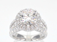 Witgouden ring met diamanten en een briljant geslepen diamant van 3.00 carat