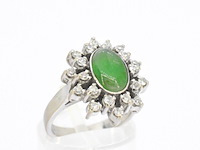 Witgouden ring met diamanten en een groene edelsteen - afbeelding 5 van  10