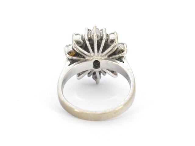 Witgouden ring met diamanten en een groene edelsteen - afbeelding 8 van  10