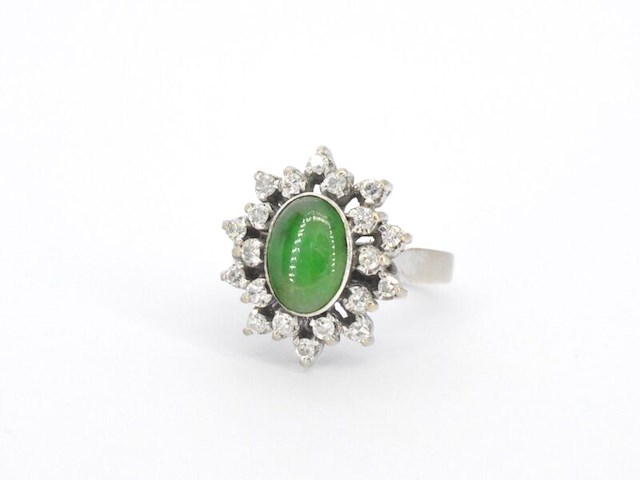 Witgouden ring met diamanten en een groene edelsteen - afbeelding 9 van  10